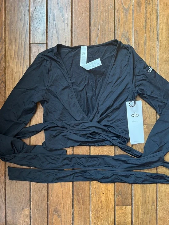 ALO Yoga Black Cropped Escalate Wrap Top - Picture 1 of 6